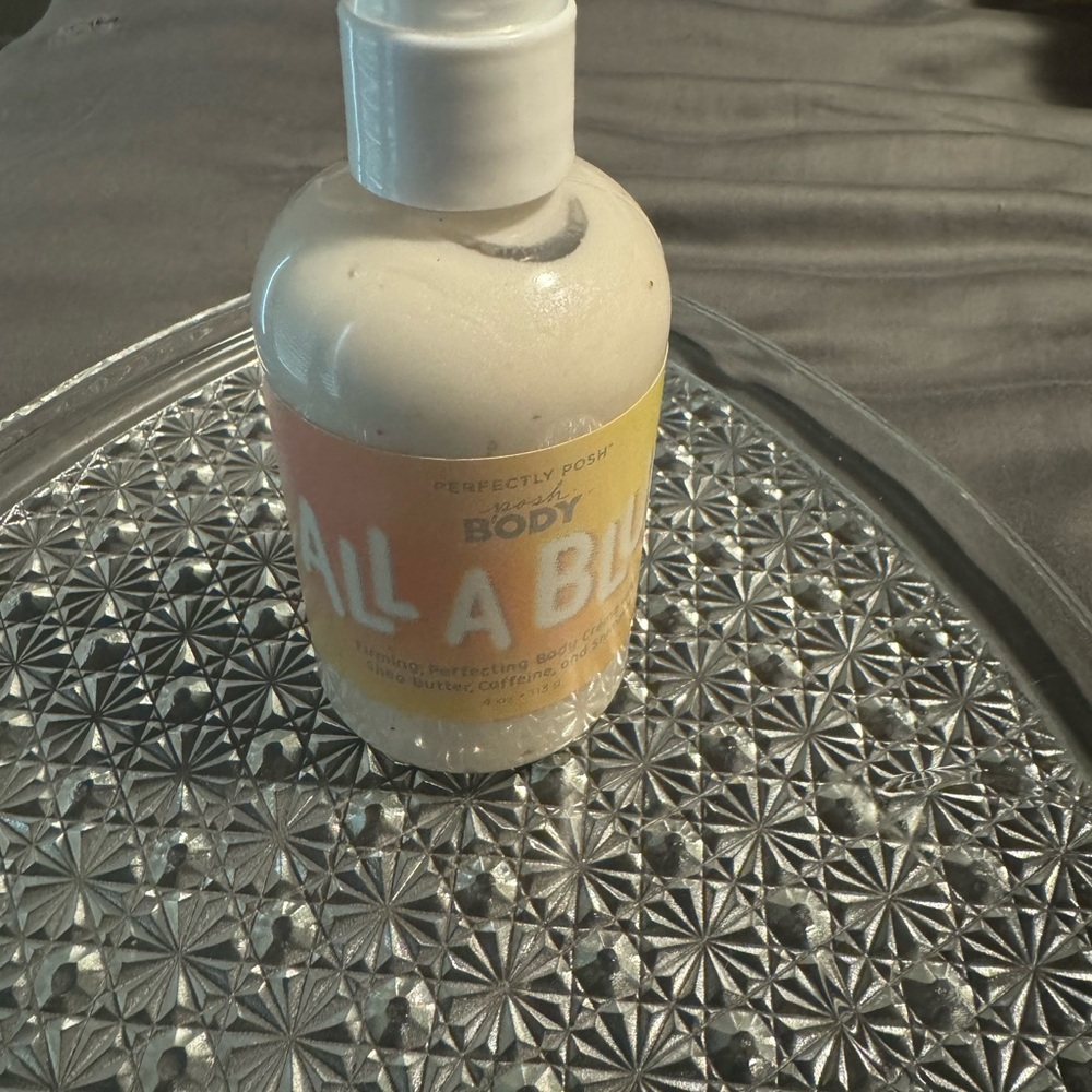 Perfectly Posh all a blur body crème with caffeine and shea - Cream and Yellow